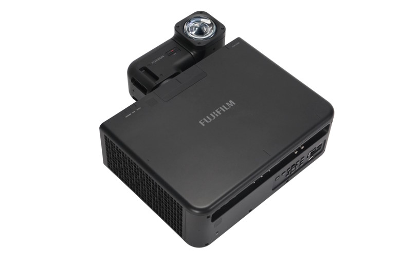 Fujifilm представила флагманский бизнес-проектор ZUH12000: 4K, 12 000 люмен и сменная оптика
