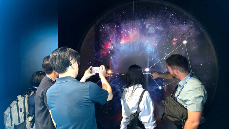 Samsung показала RGB OLEDoS-дисплеи с рекордной яркостью 40 000 нит для XR-устройств