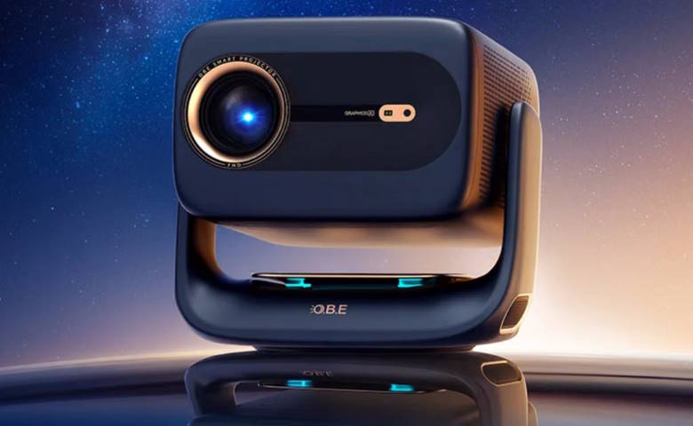 Проектор OBE R3 Ultra Max с яркостью 1800 CVIA люмен, поворотным корпусом и встроенным сабвуфером.